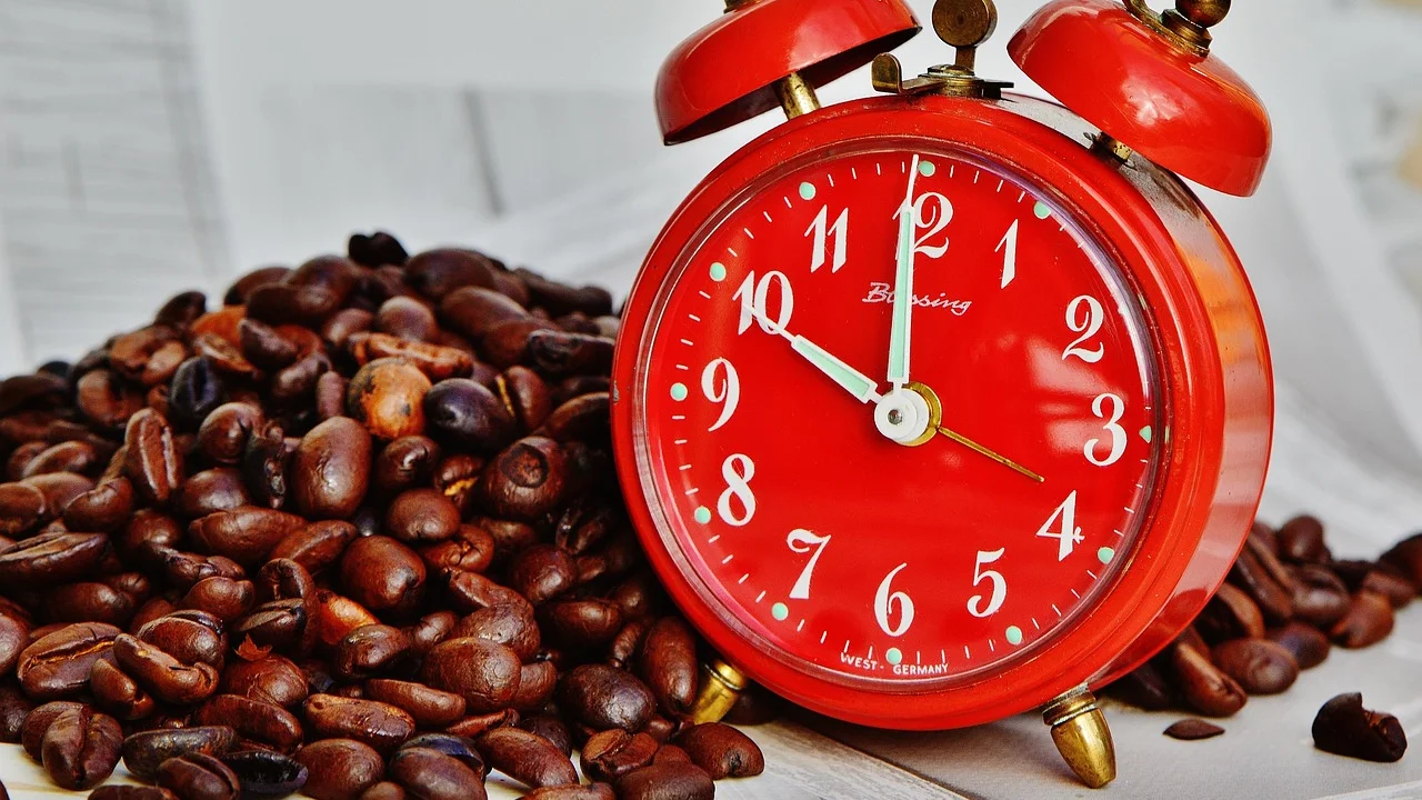 Café da manhã simples preparado para começar o dia com calma.