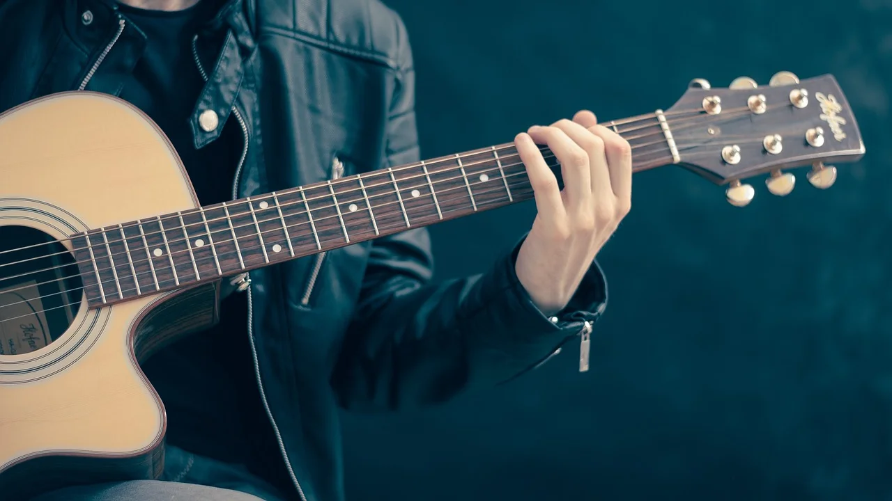 Caderno com anotações musicais e exercícios de prática