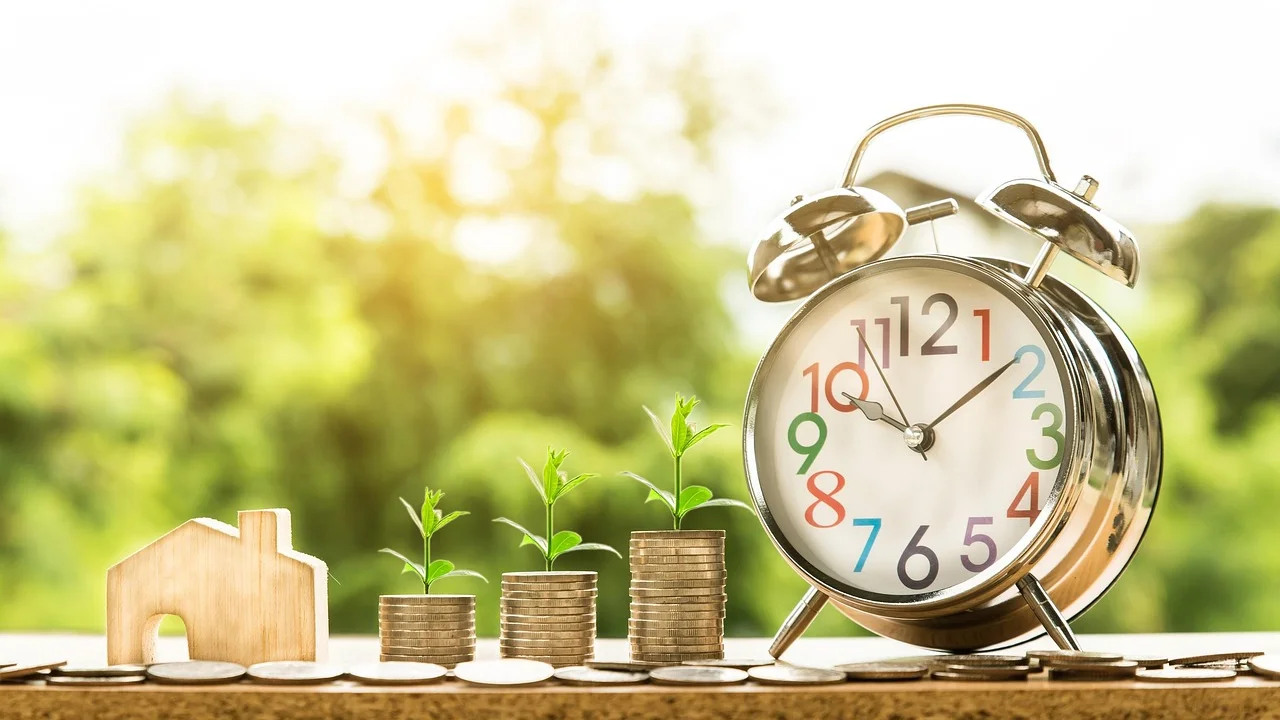 Casal analisando o orçamento antes de financiar um bem