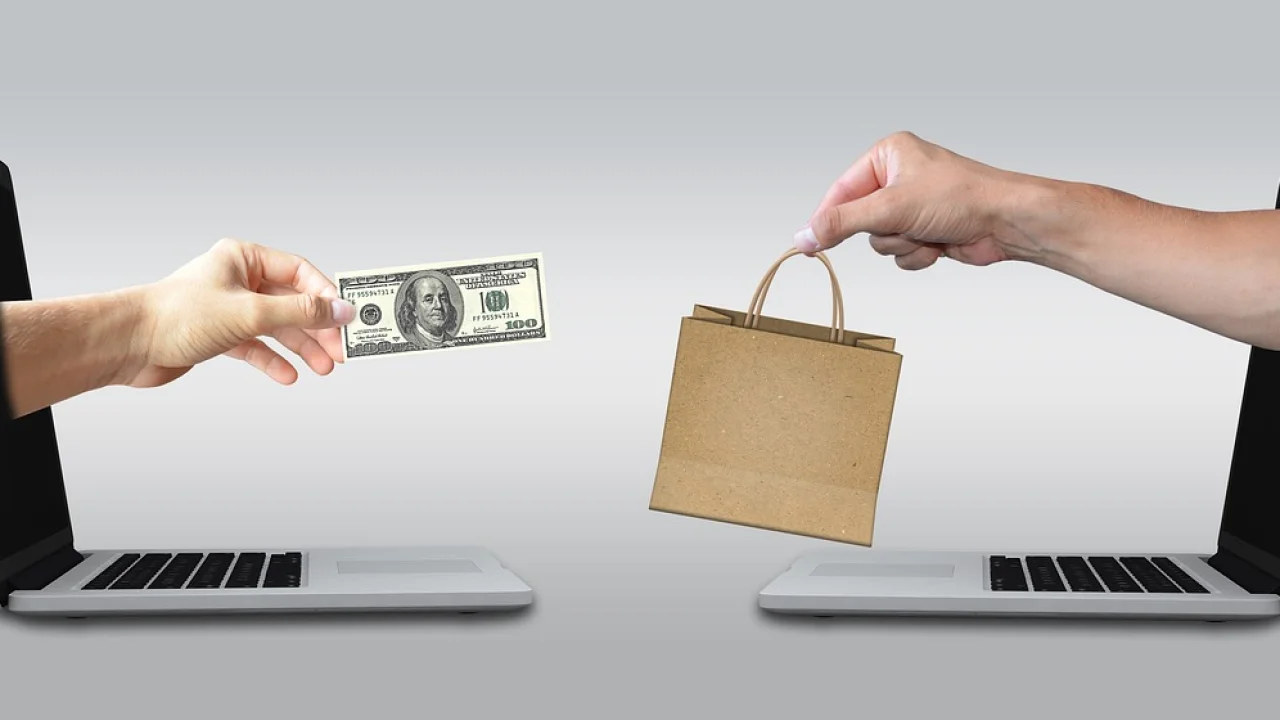 Comparar preços ajuda a identificar ofertas muito abaixo do mercado.
