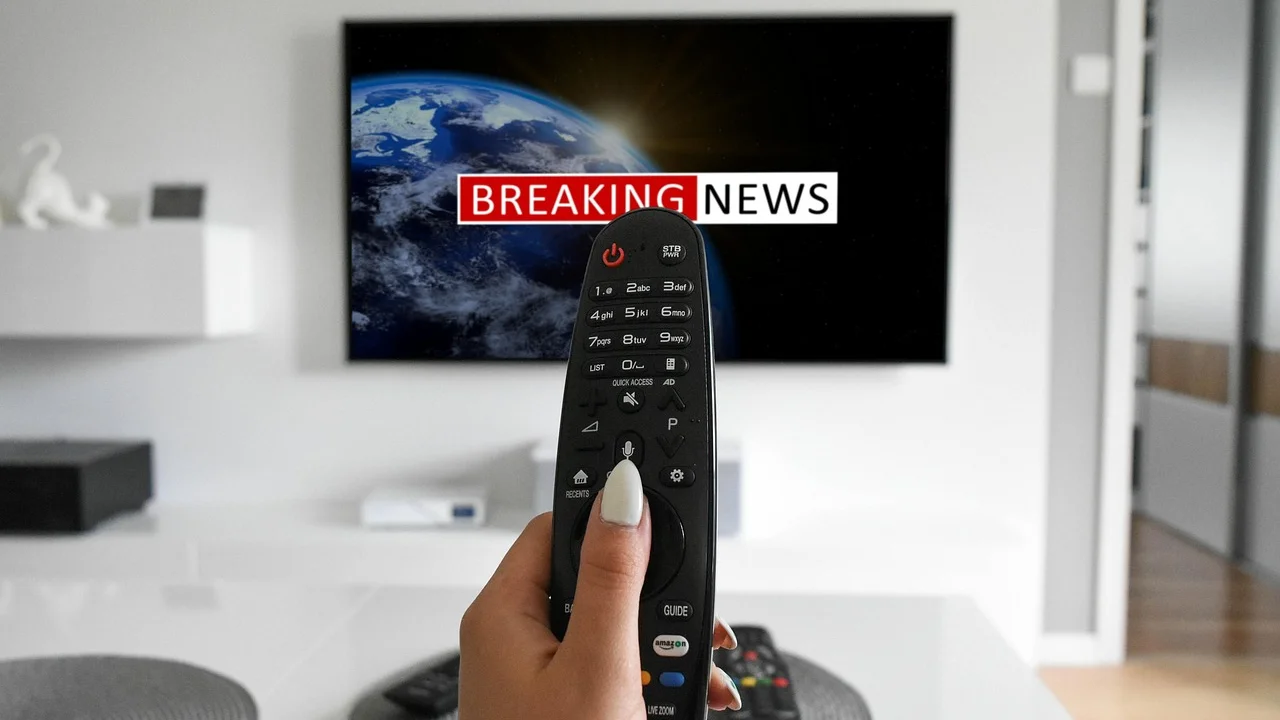 Aplicativos organizados na página inicial de uma smart TV.