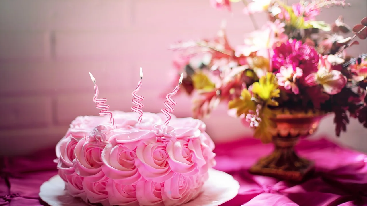 Rosetas de chantilly feitas com bico estrela