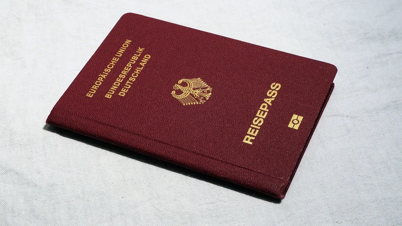 Tela de aplicativo ajustando as bordas de um documento