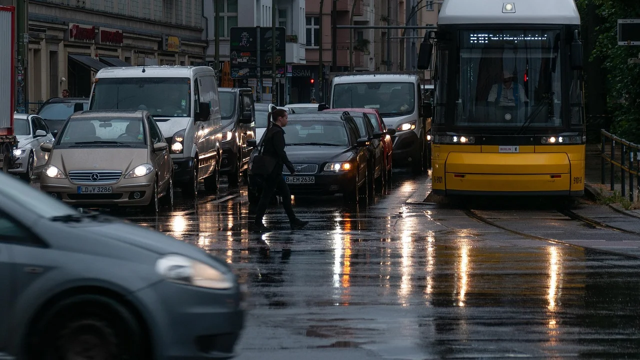 Rua alagada deve ser evitada quando a profundidade é desconhecida