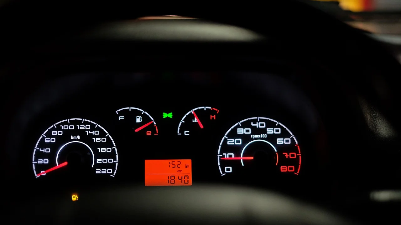 Painel do carro permite acompanhar indicadores de consumo.