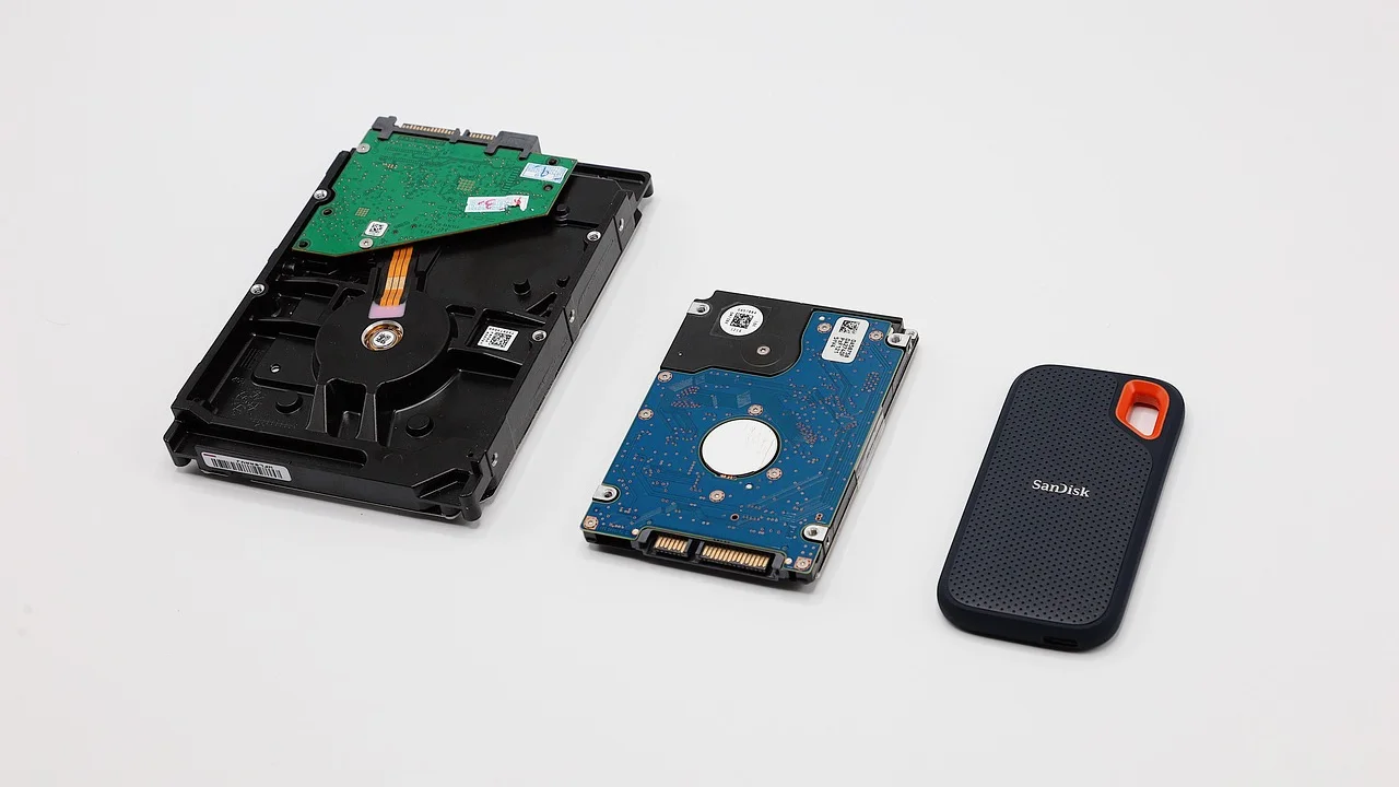 Unidade SSD externa usada para proteger documentos importantes.