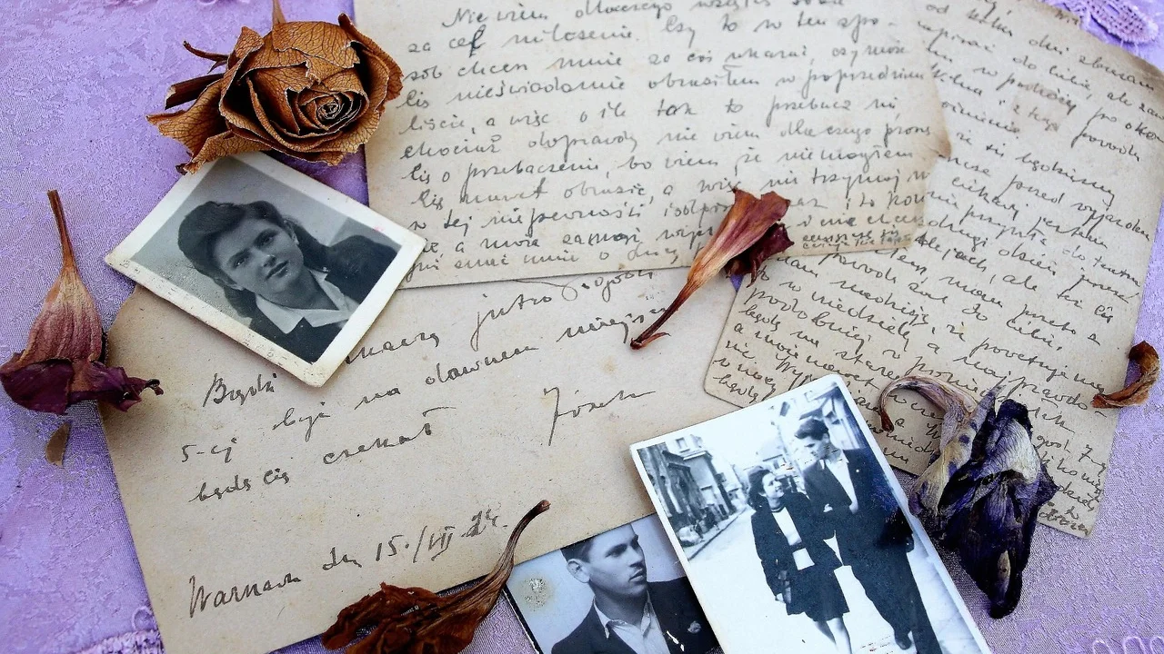 Família organiza documentos antes do atendimento cadastral.