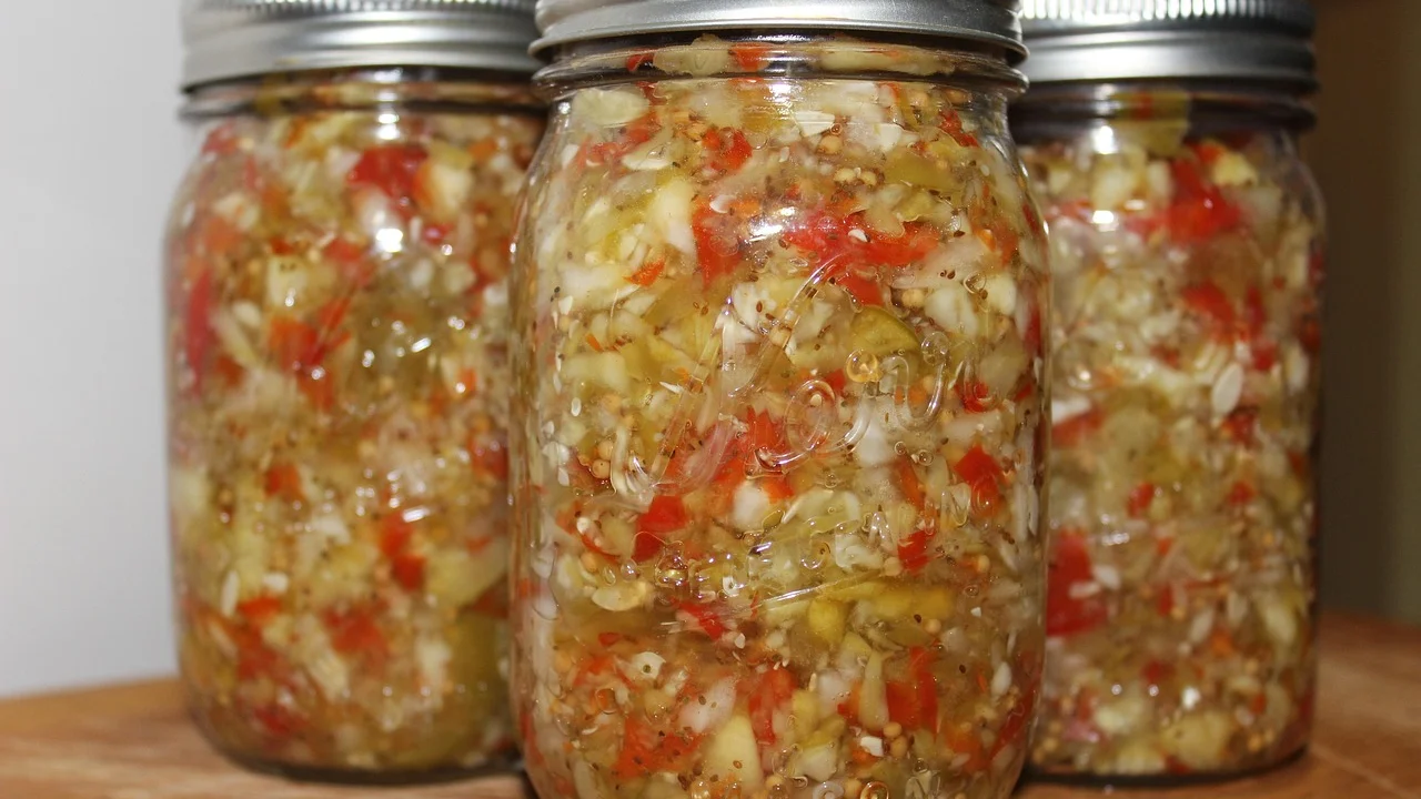 Temperos usados para aromatizar conservas caseiras