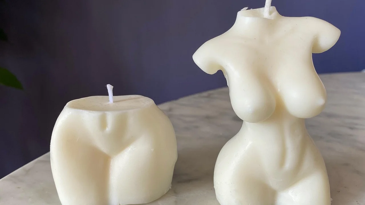 Materiais básicos organizados para produzir velas artesanais em casa.