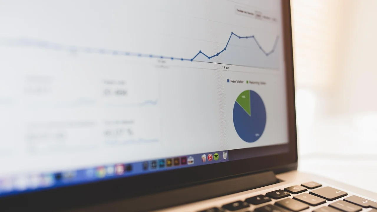 Algoritmo treinado com exemplos para reconhecer informações