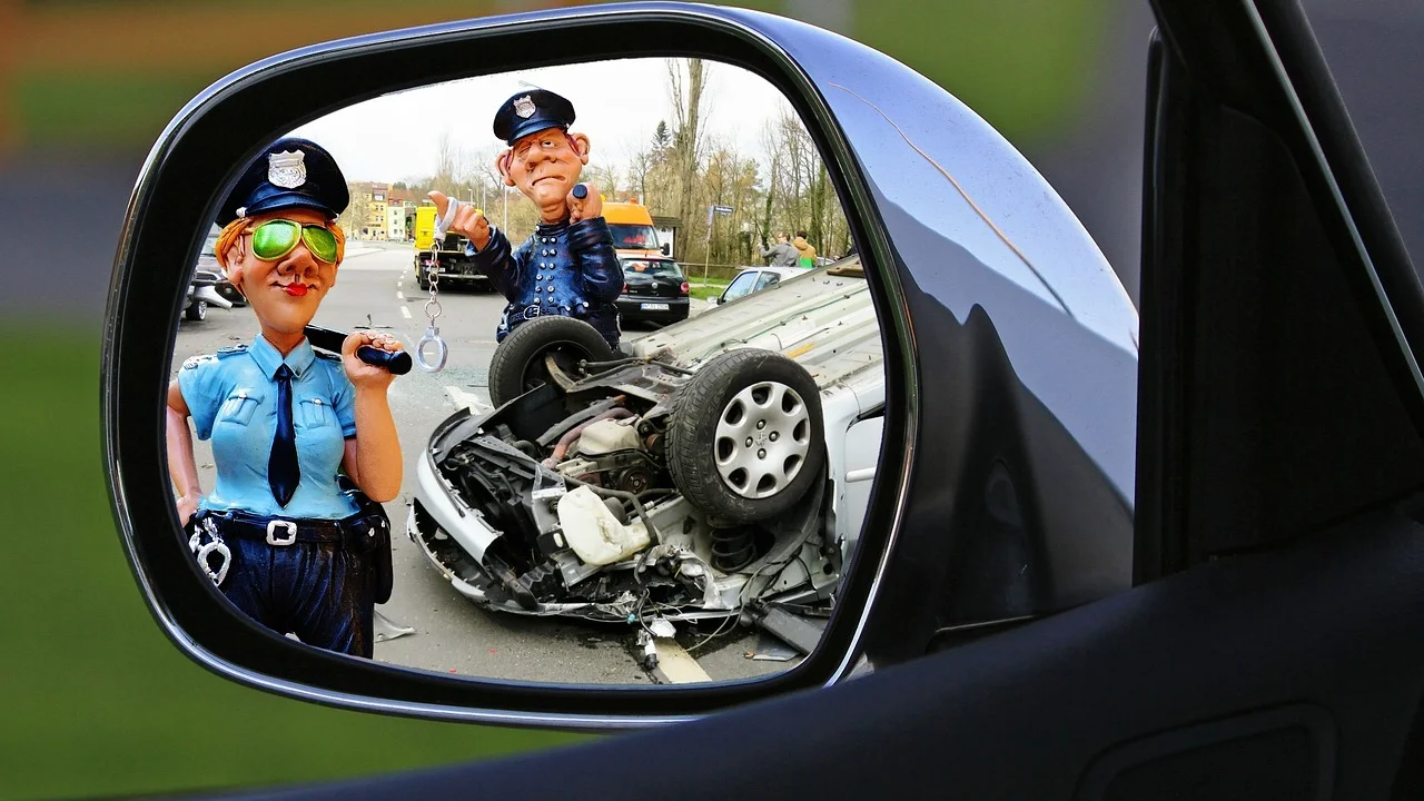 Carro estacionado enquanto o motorista analisa opções de proteção