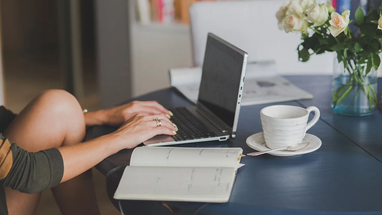 Leitura crítica é essencial antes de confiar em qualquer conteúdo digital.
