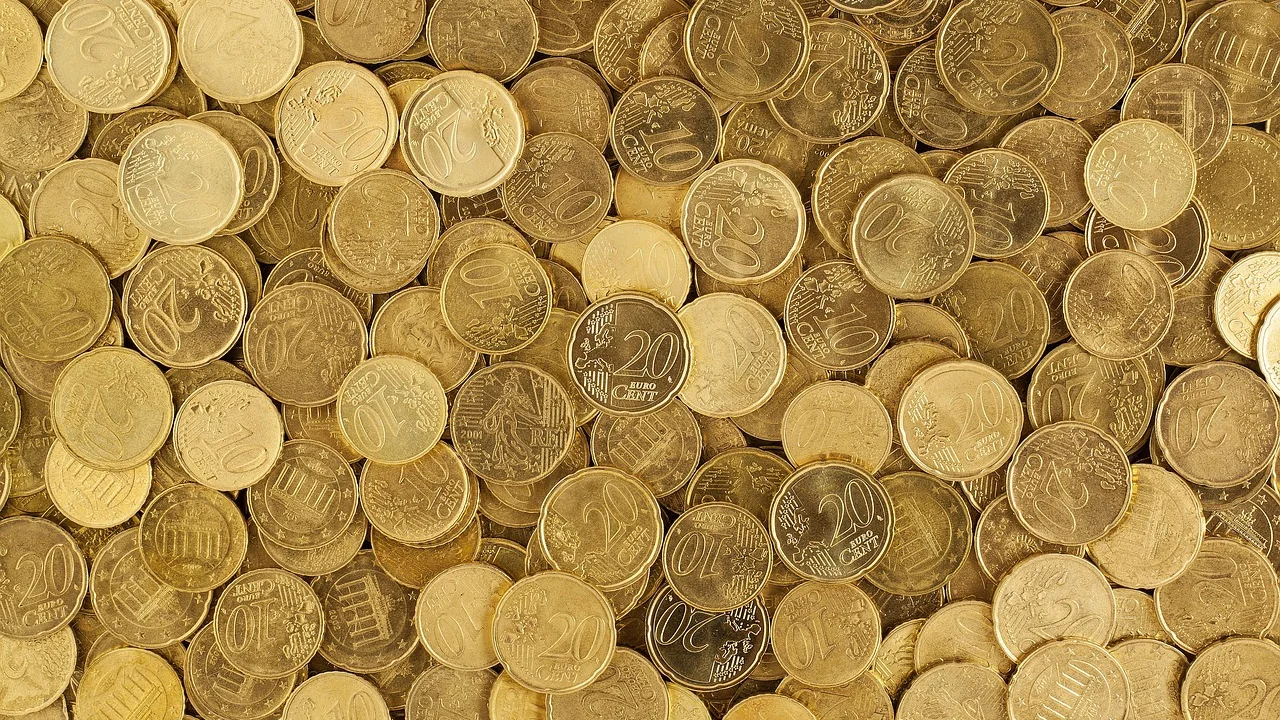 Documentos e calculadora usados para planejar uma negociação
