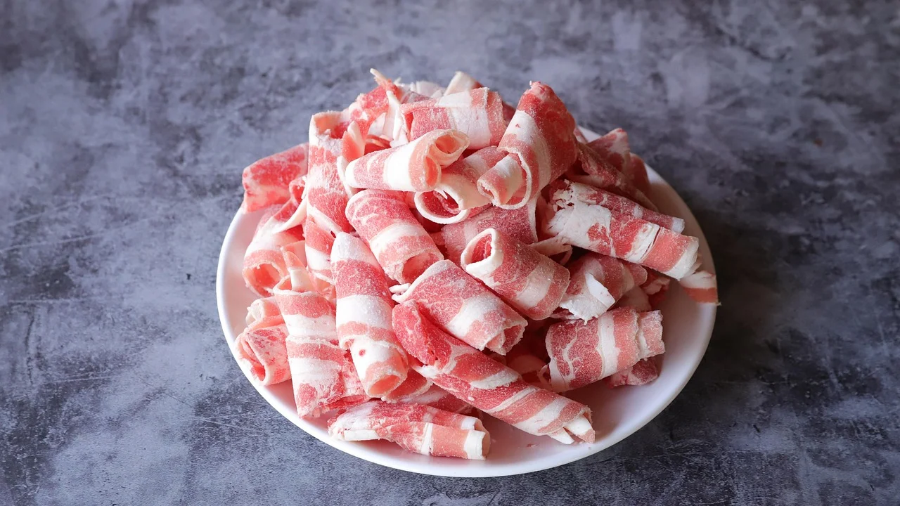 Legumes assados prontos para dividir em porções individuais.