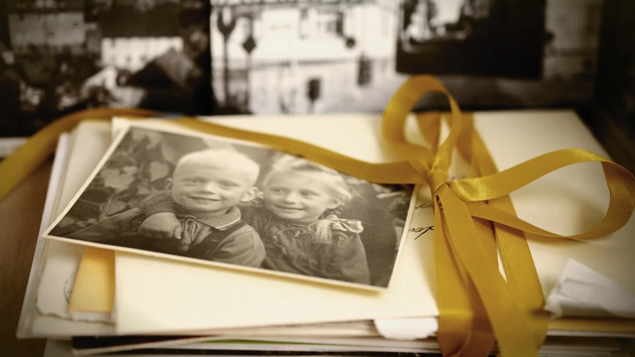 Cópias digitais de lembranças familiares armazenadas com segurança.
