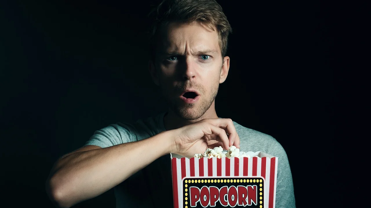 Pausa com água entre episódios durante uma maratona