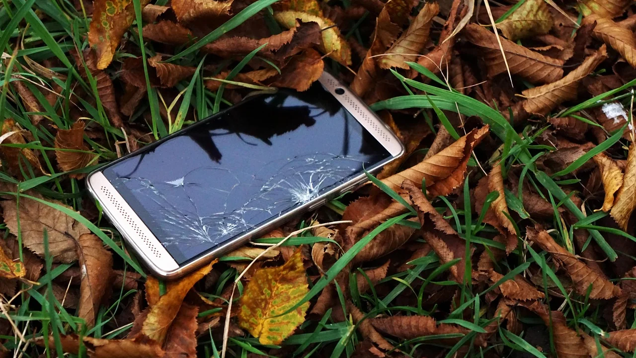 Smartphone Android e iPhone com recursos de segurança