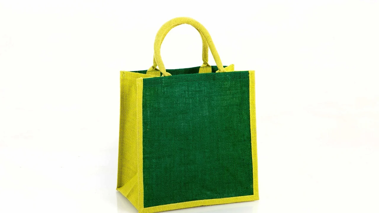 Sacolas reutilizáveis ajudam a reduzir embalagens descartáveis nas compras.