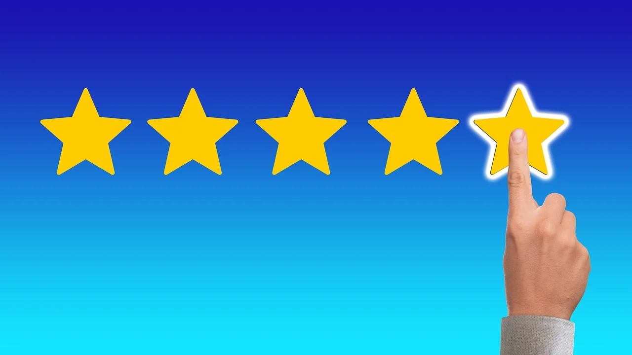 Cliente escreve uma avaliação sobre sua experiência de compra.