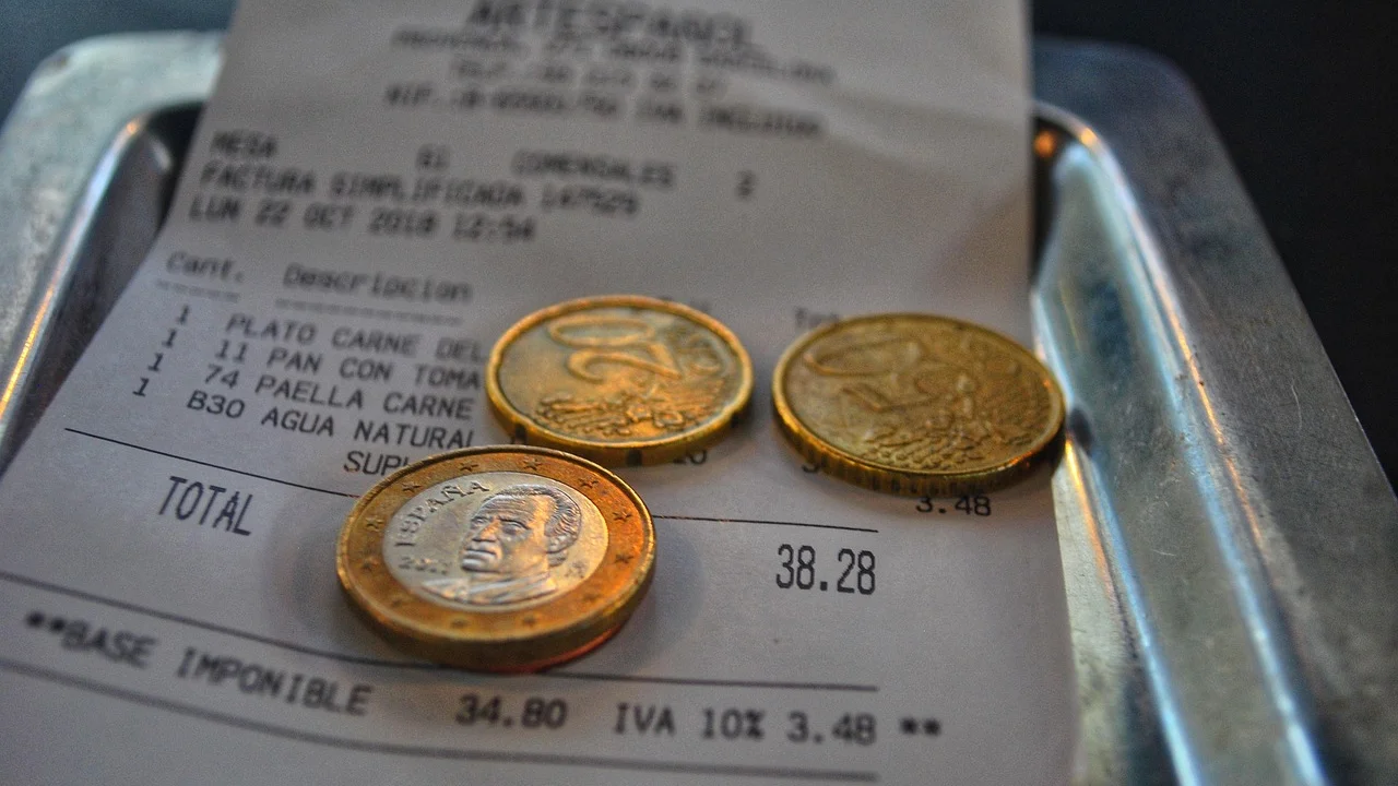 Cartões e boletos separados para planejamento financeiro.