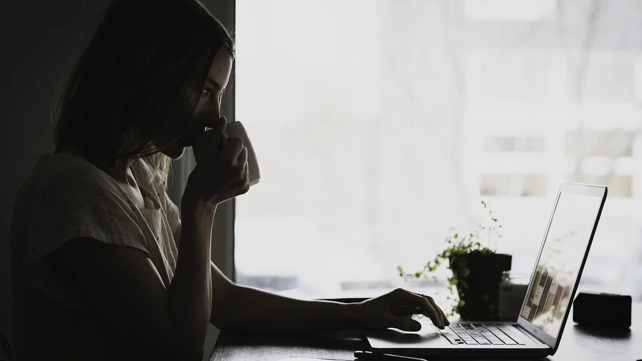 Configuração para limitar extensão a sites específicos