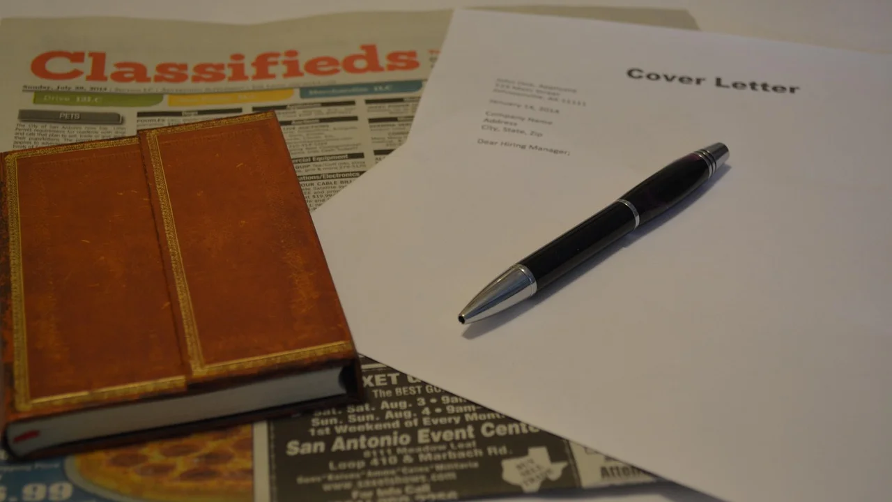 Currículo organizado com informações profissionais claras e objetivas.