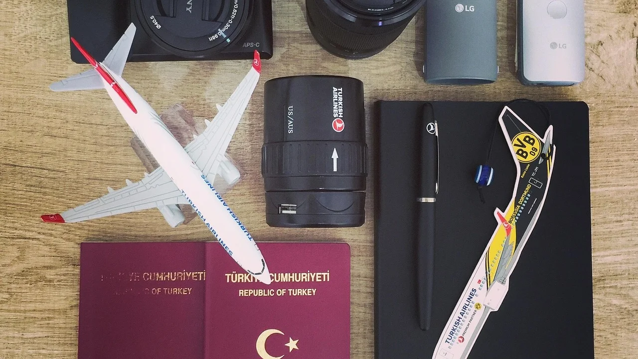 Celular com modo avião ativado na tela de configurações rápidas.