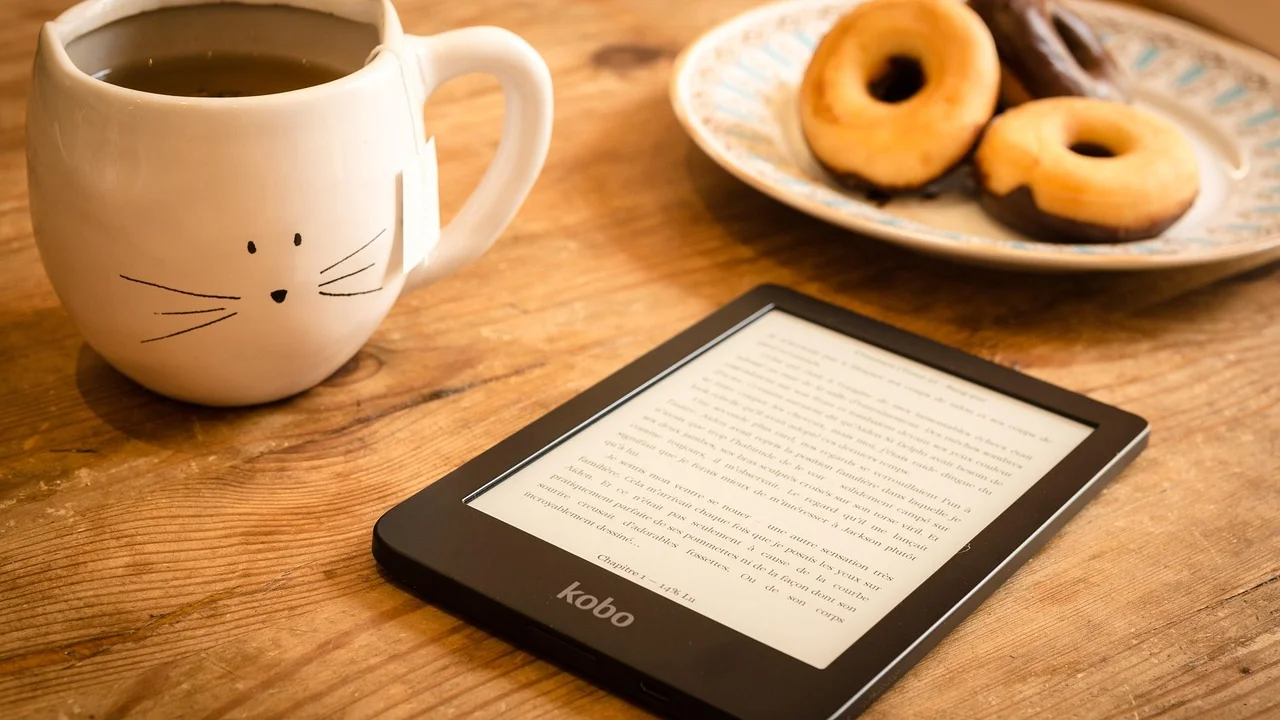 Tela de computador com texto ampliado para leitura confortável.