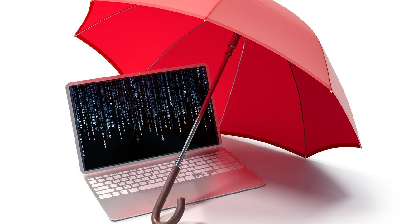 Notebook conectado a uma rede Wi-Fi em espaço público