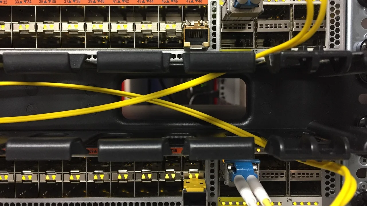 Cabo Ethernet conectado ao roteador para maior estabilidade
