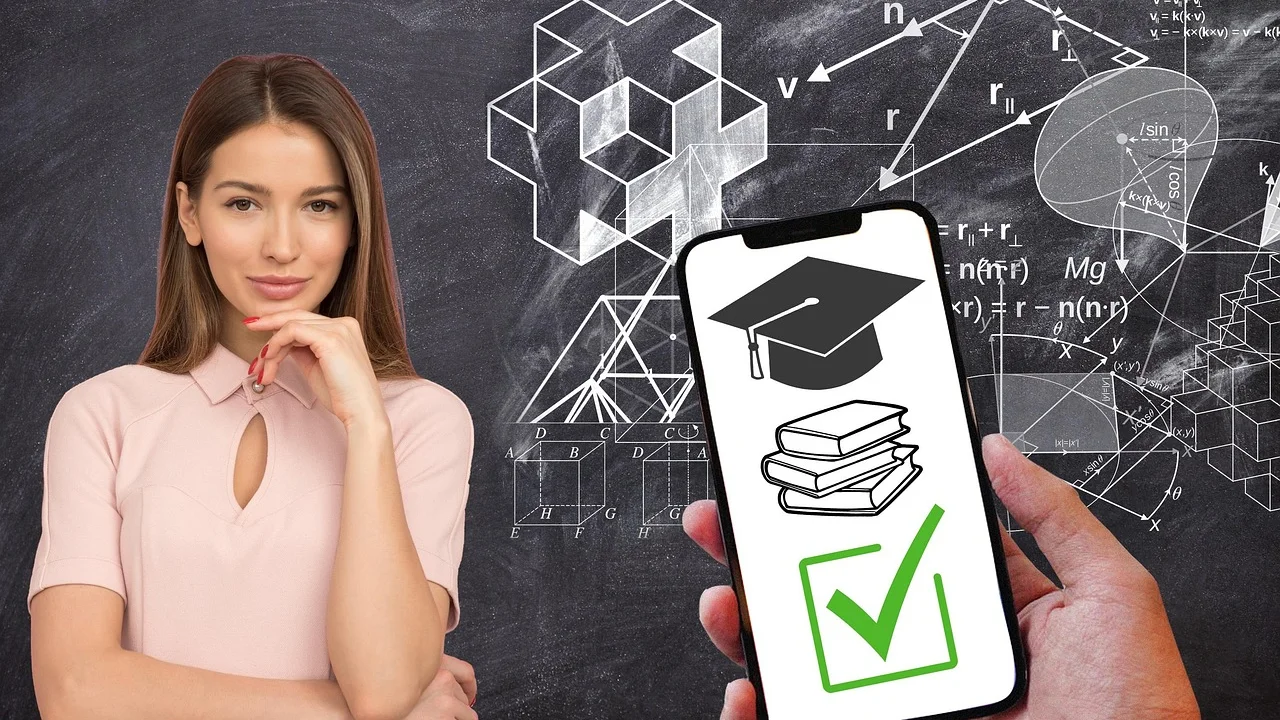 Pessoa conferindo alertas de segurança no celular