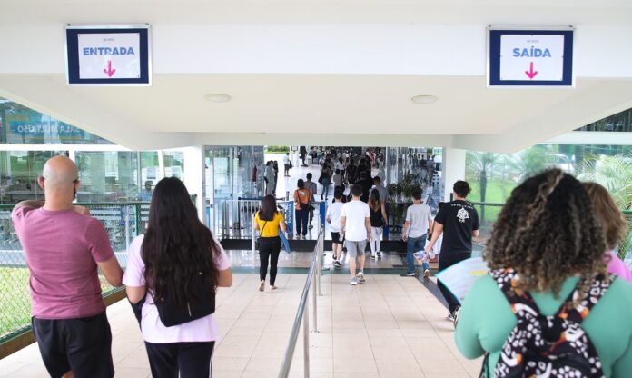 Para acessar informações sobre os três programas, os estudantes devem utilizar o Portal Acesso Único. Foto: Valter Campanato/Agência Brasil.